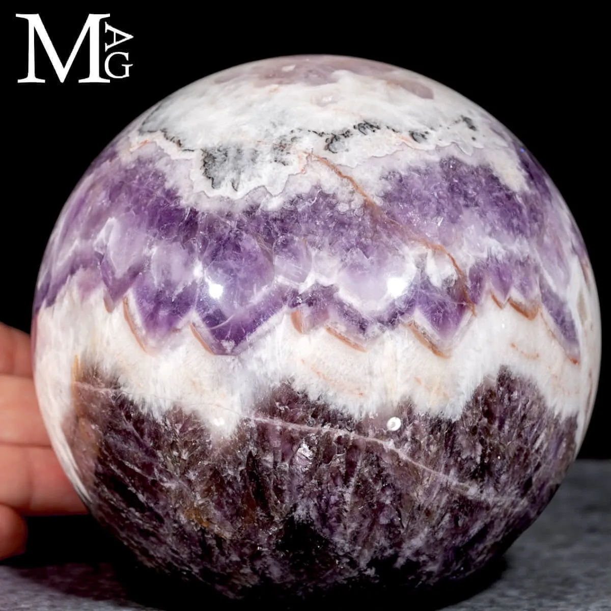 Sfera in Ametista Chevron – Origine, Tempo e Geologia