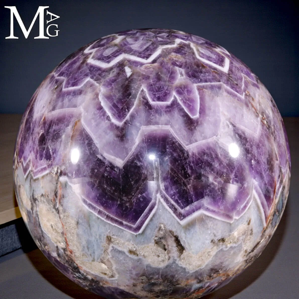 Grande Sfera - Ametista Chevron della Tanzania.