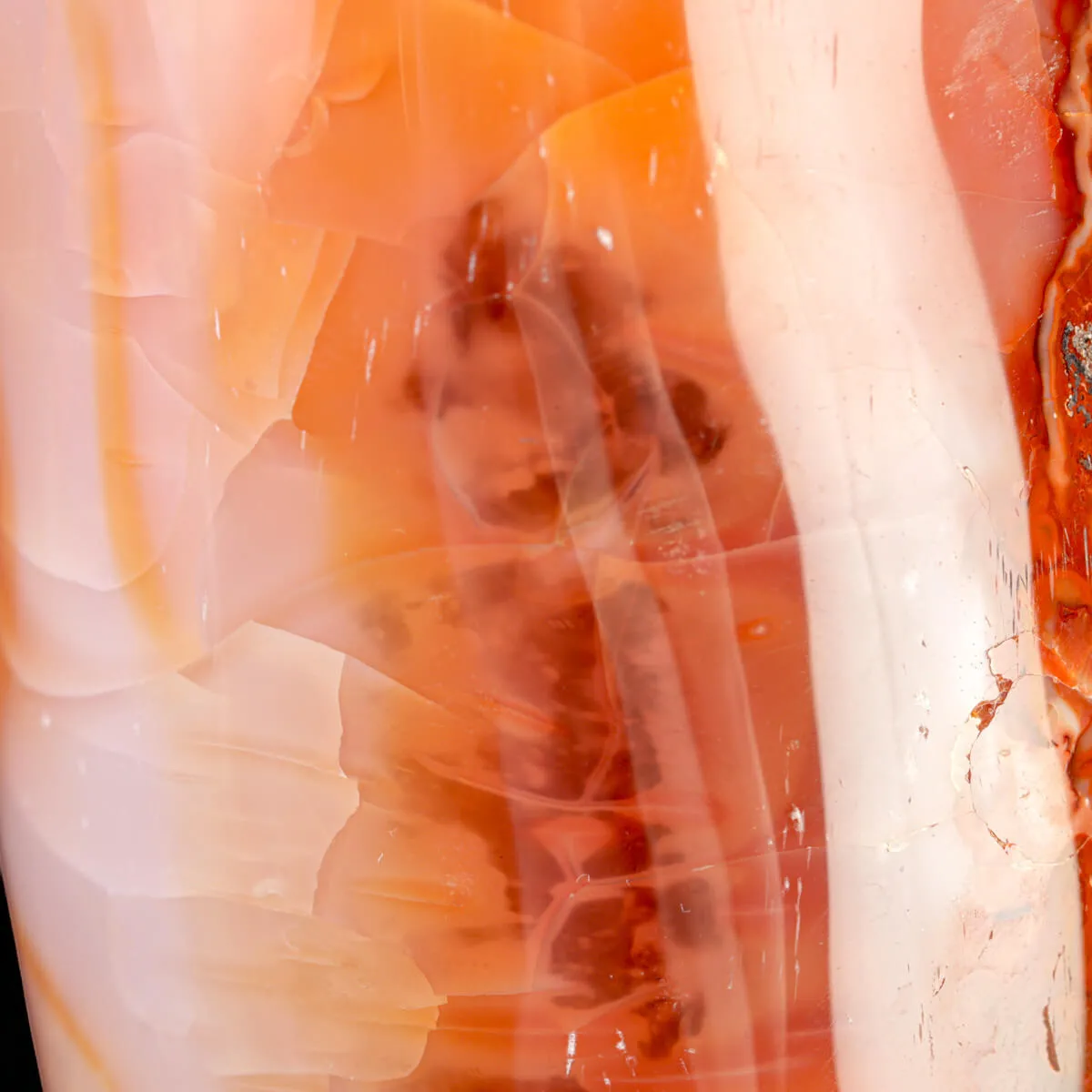 Intaglio in Corniola – Una Fiamma di Energia e Passione.