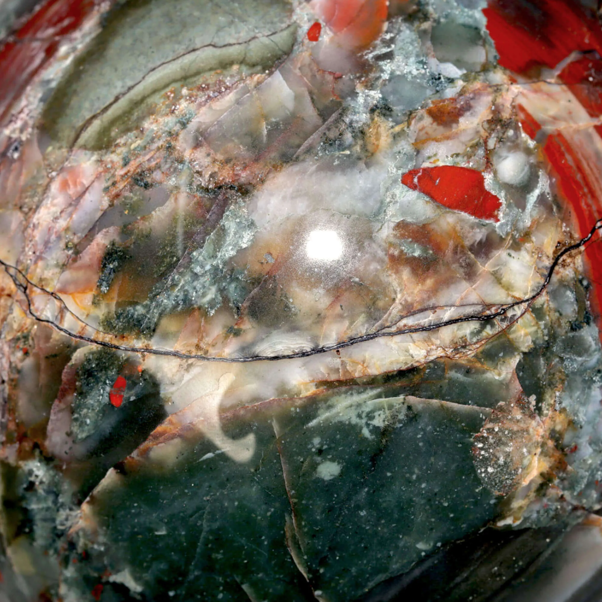 Sfera di Diaspro Sangue di Drago – Connessione con la Natura.