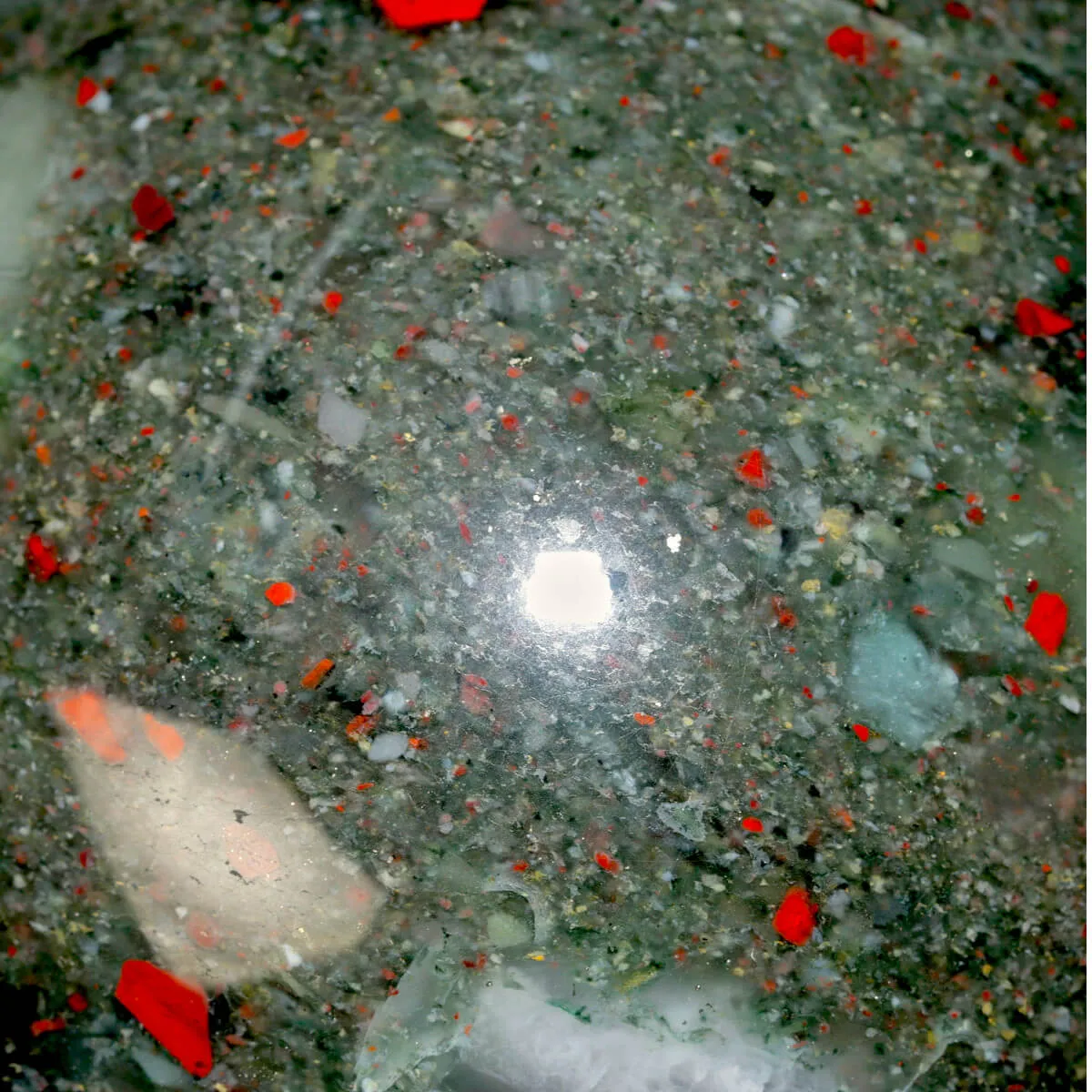 Sfera Decorativa in Diaspro Sangue di Drago, Sudafrica - Una Fusione di Natura e Mito..