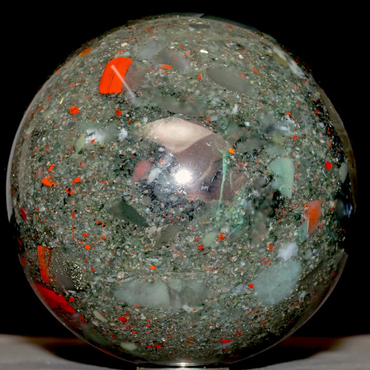 Sfera Decorativa in Diaspro Sangue di Drago, Sudafrica - Una Fusione di Natura e Mito..