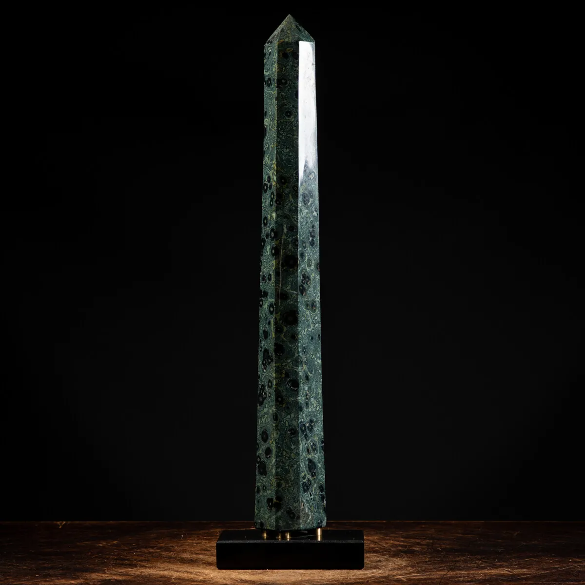 Obelisco in Diaspro Kambaba