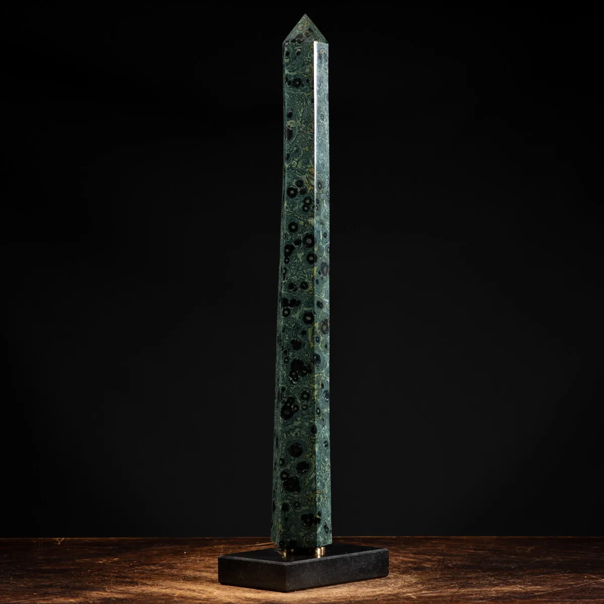 Obelisco in Diaspro Kambaba