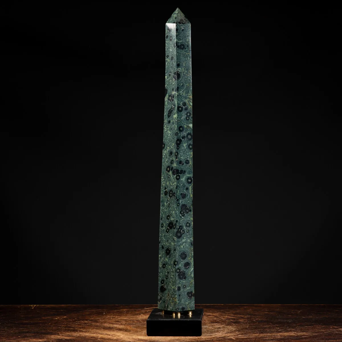 Obelisco in Diaspro Kambaba