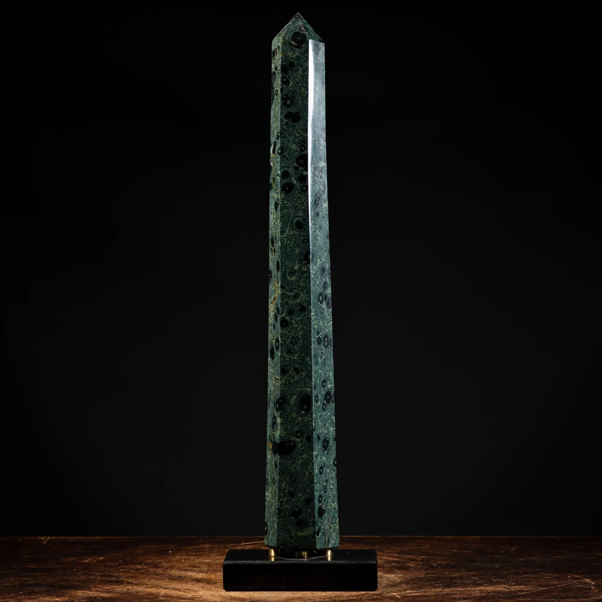 Obelisco in Diaspro Kambaba