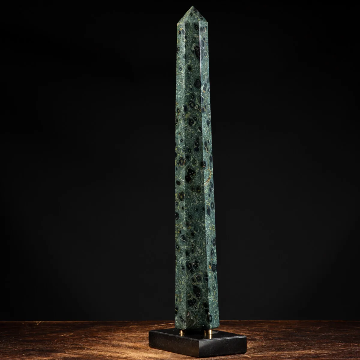 Obelisco in Diaspro Kambaba