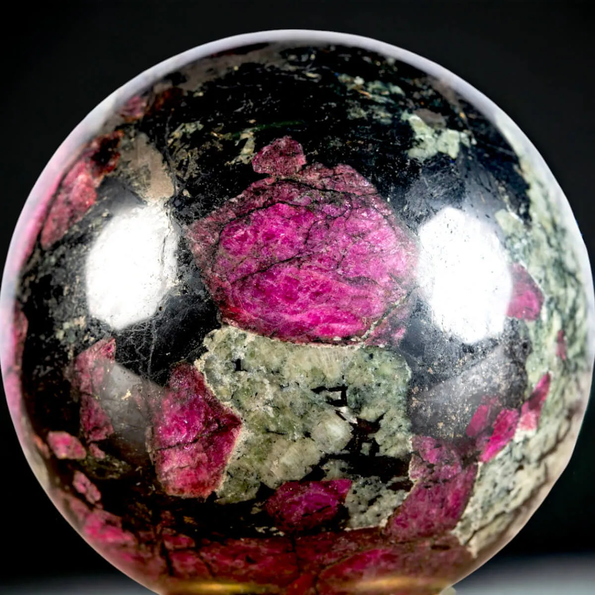 Eccellente Sfera di Eudialyte.