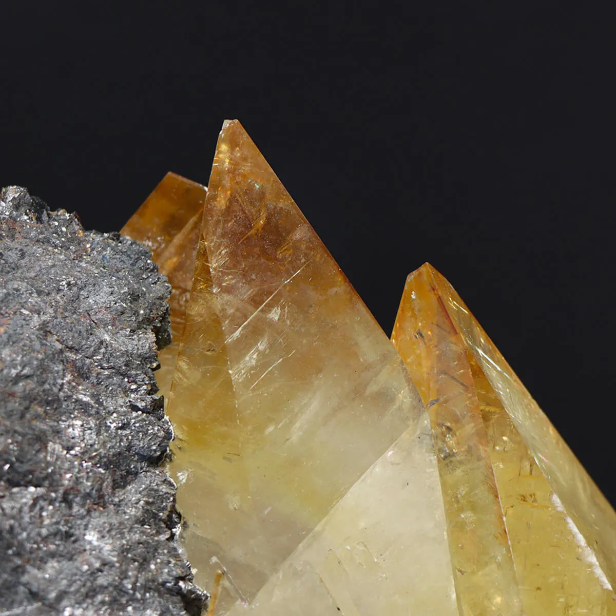 Calcite con Associazione di Fluorite Cubica e Sfalerite