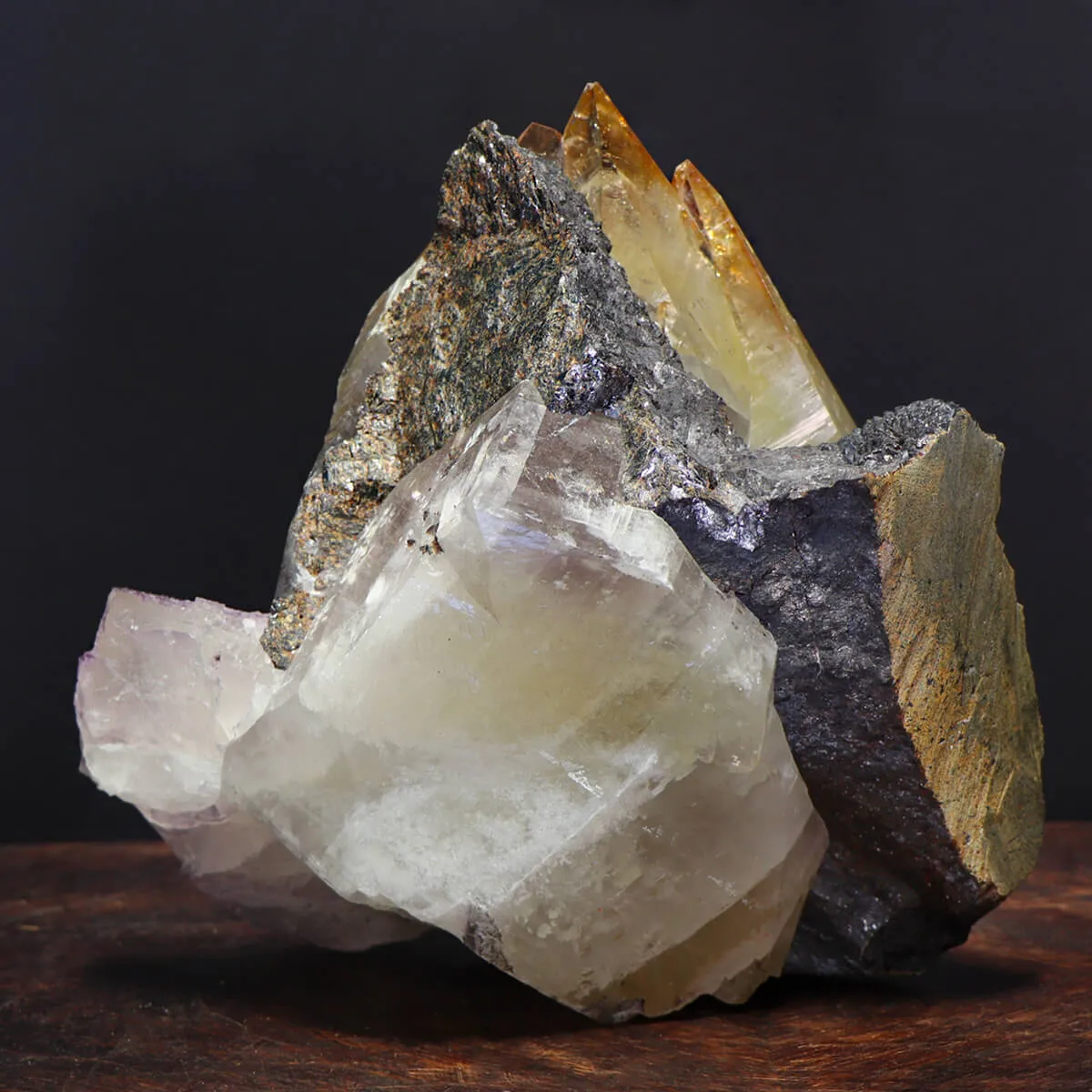 Calcite con Associazione di Fluorite Cubica e Sfalerite