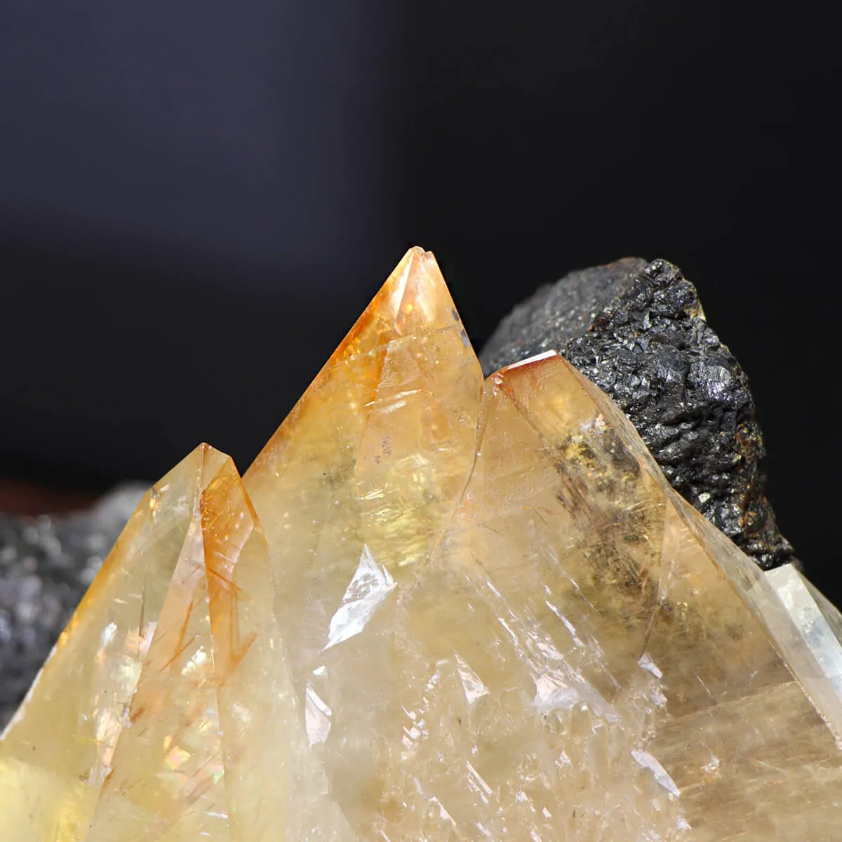 Calcite con Associazione di Fluorite Cubica e Sfalerite