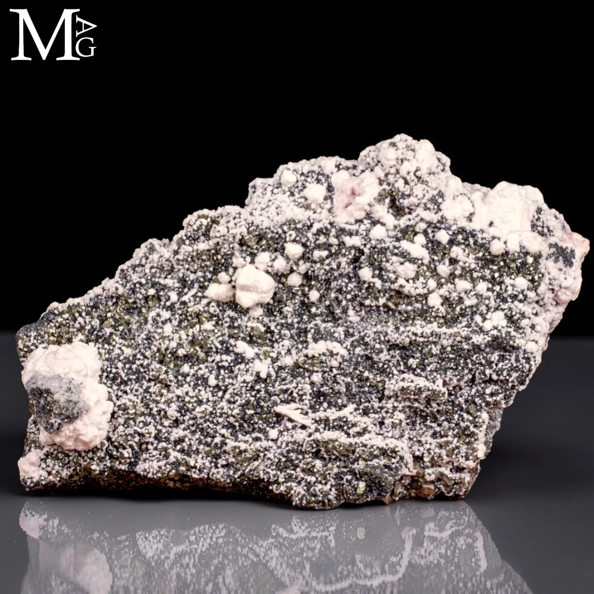 Grande Campione Mineralogico di Pirite, Galena e Calcite Rosa.