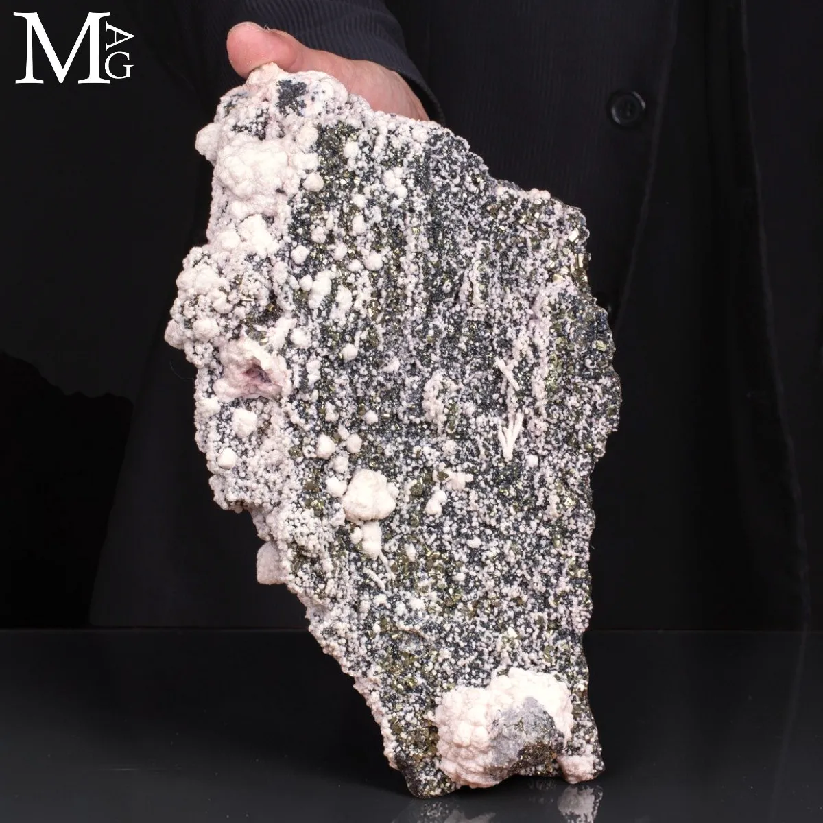 Grande Campione Mineralogico di Pirite, Galena e Calcite Rosa.