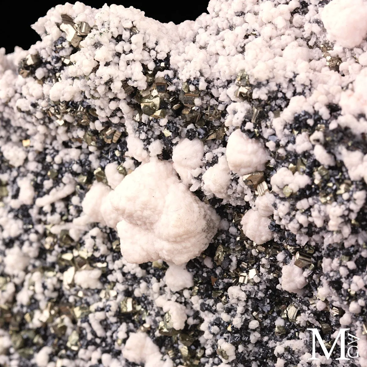 Grande Campione Mineralogico di Pirite, Galena e Calcite Rosa.