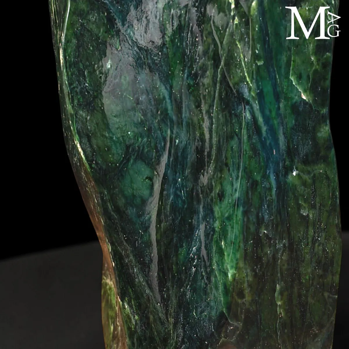 Grande Monolite di Giada Nefrite Naturale – Himalayana.