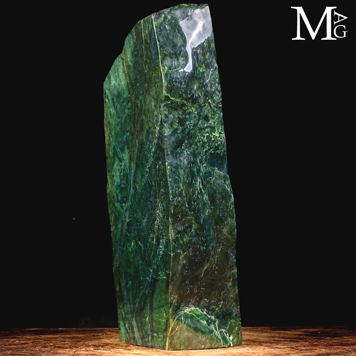 Grande Monolite di Giada Nefrite Naturale – Himalayana.