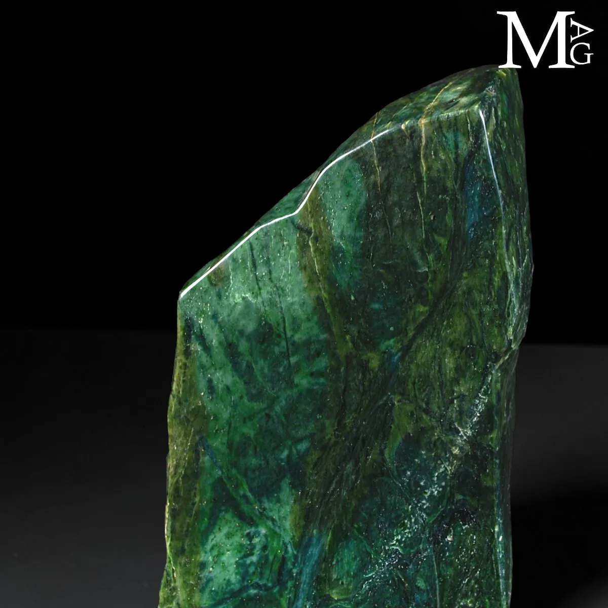 Grande Monolite di Giada Nefrite Naturale – Himalayana.