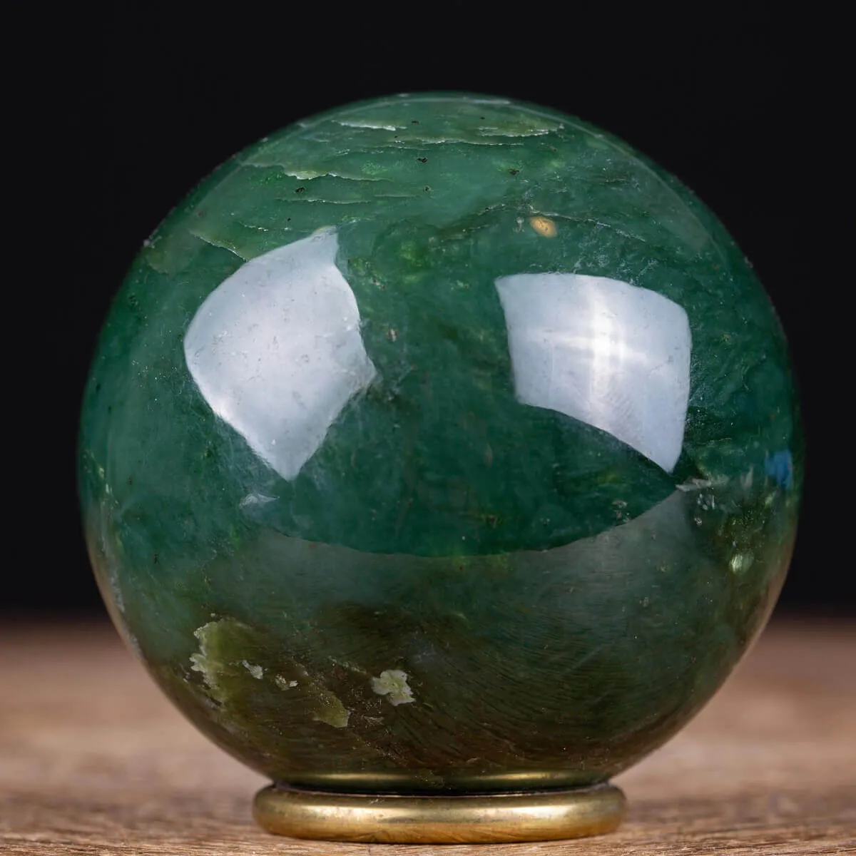 Sfera in Giada Nefrite di Alta Qualità.