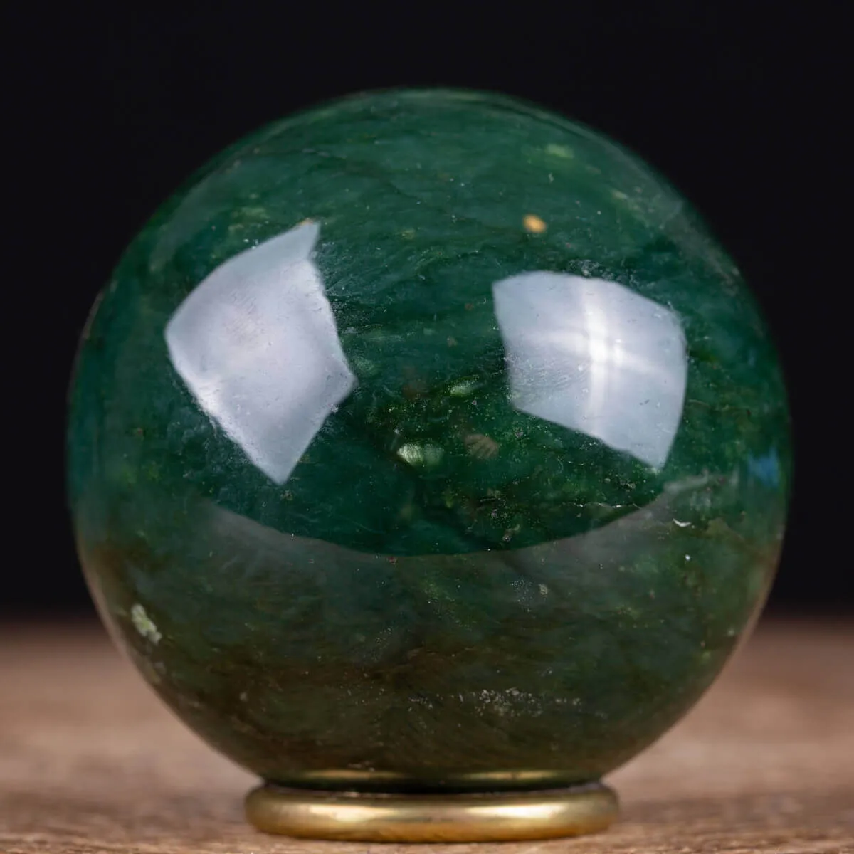 Sfera in Giada Nefrite di Alta Qualità.