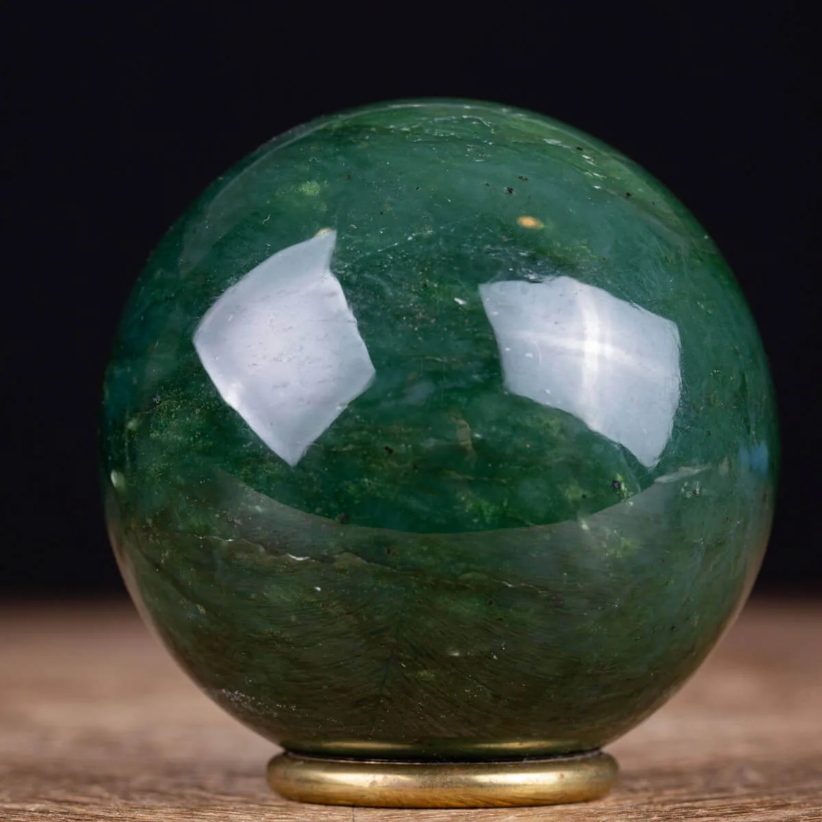 Sfera in Giada Nefrite di Alta Qualità.