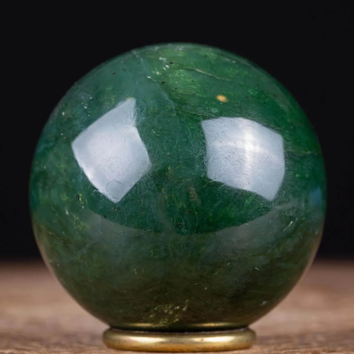 Sfera in Giada Nefrite di Alta Qualità.