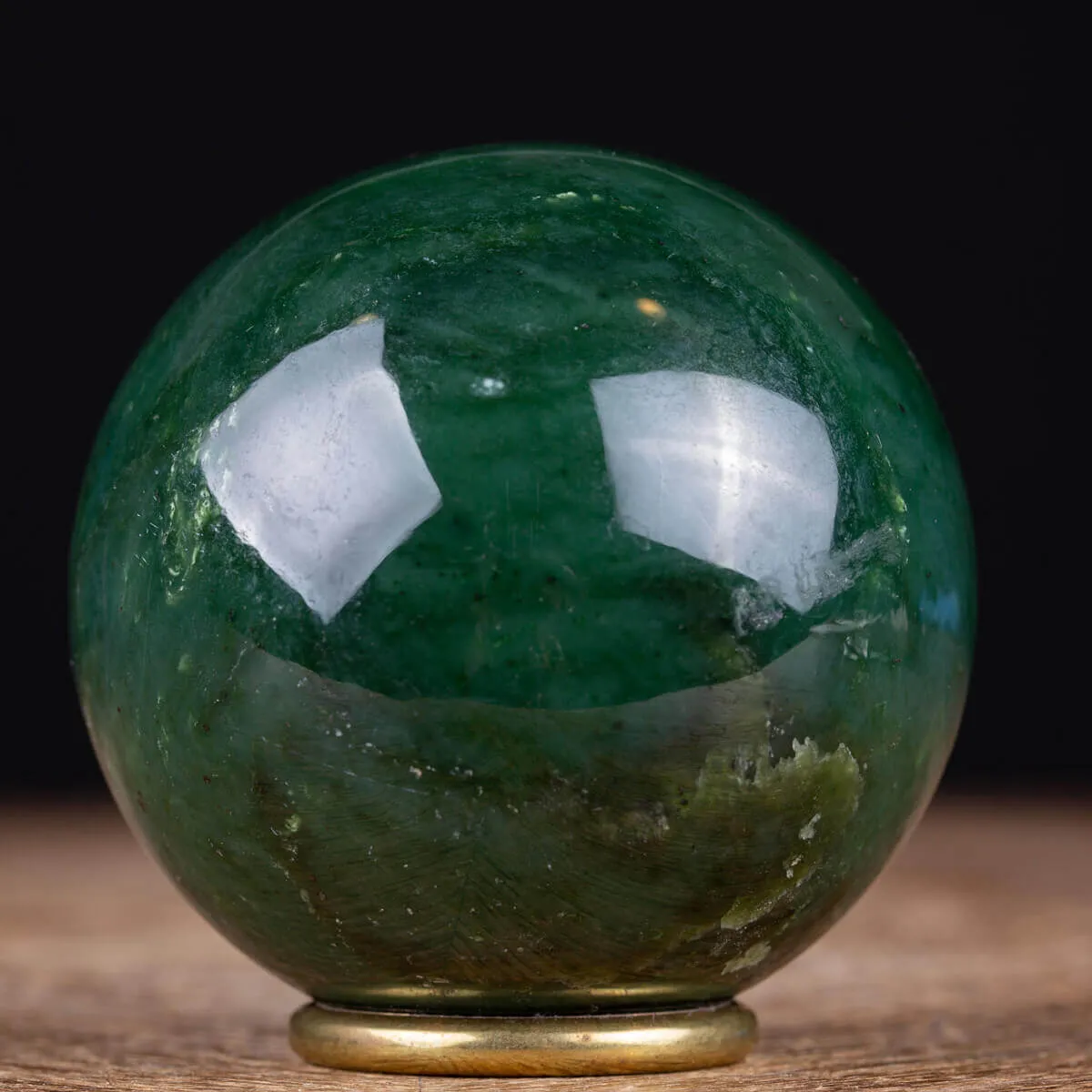 Sfera in Giada Nefrite di Alta Qualità.