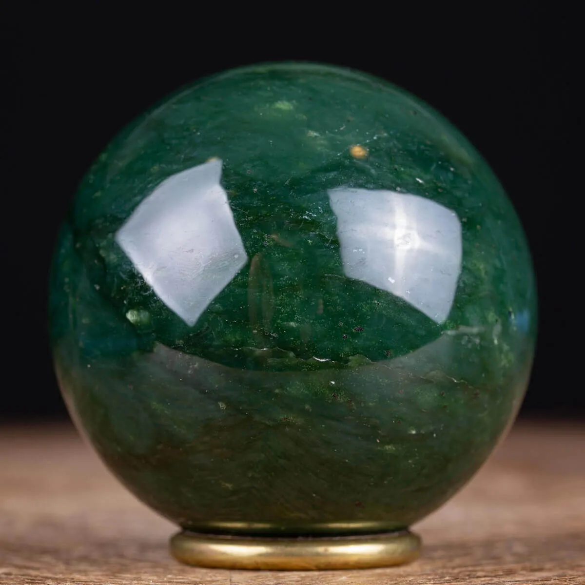 Sfera in Giada Nefrite di Alta Qualità.