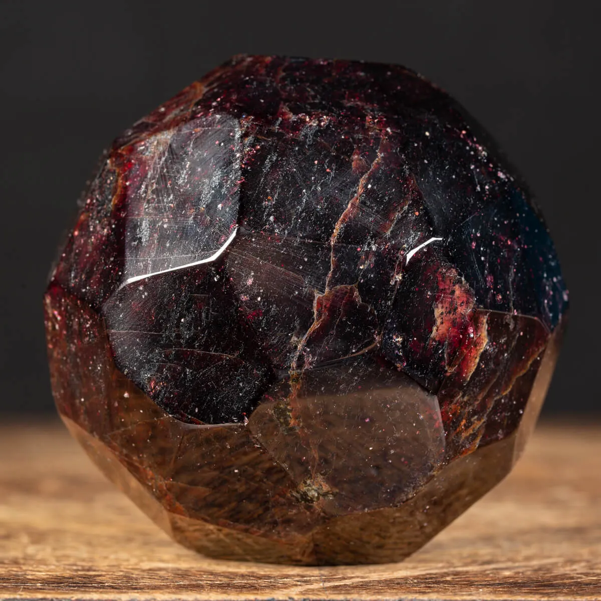 Sfera Sfaccettata in Granato
