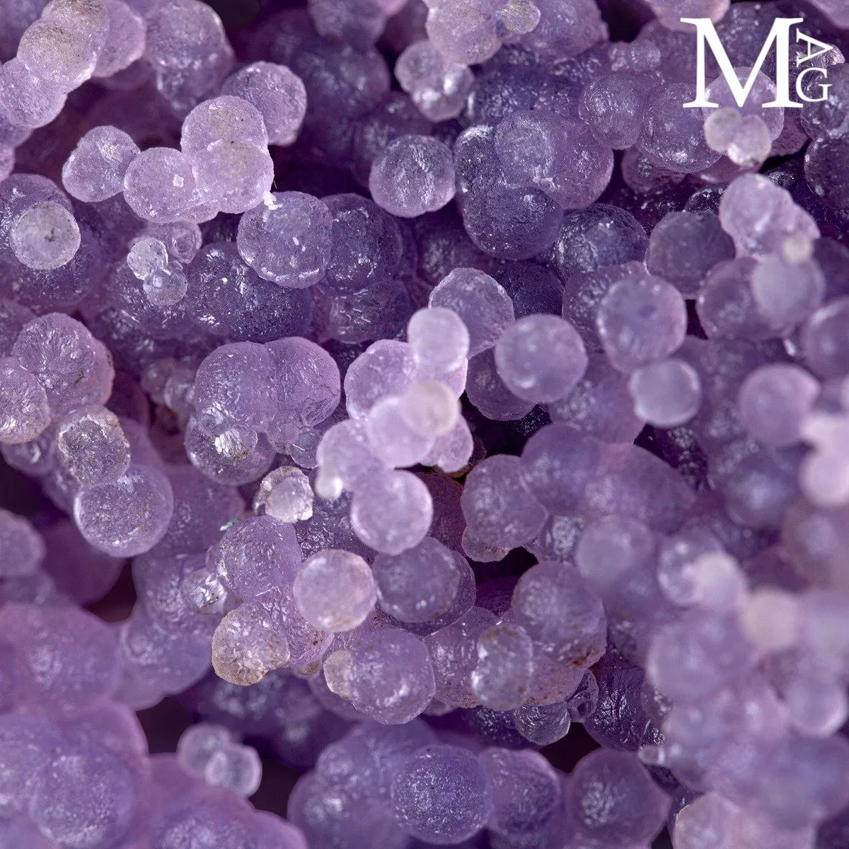 Grape Agate “Batu Manakarra” – Rara Scultura Minerale su Base in Acciaio