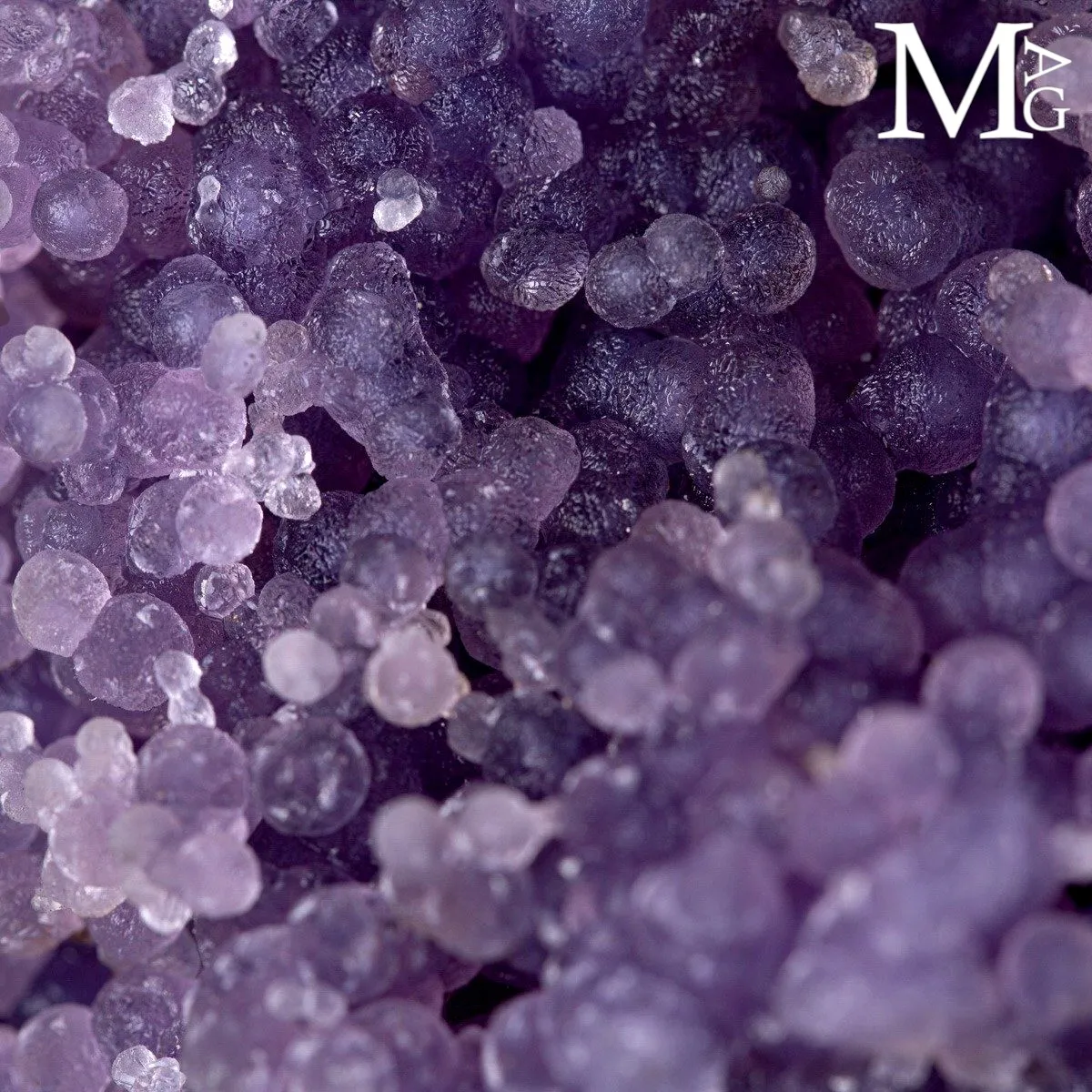 Grape Agate “Batu Manakarra” – Rara Scultura Minerale su Base in Acciaio