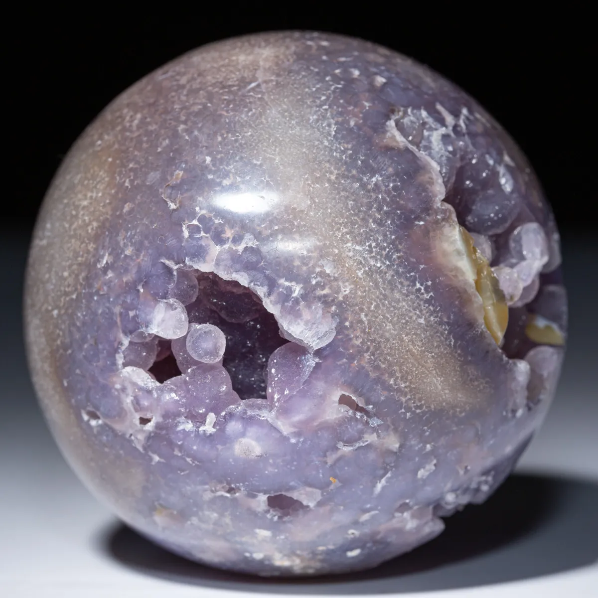 Sfera di calcedonio botroidale viola