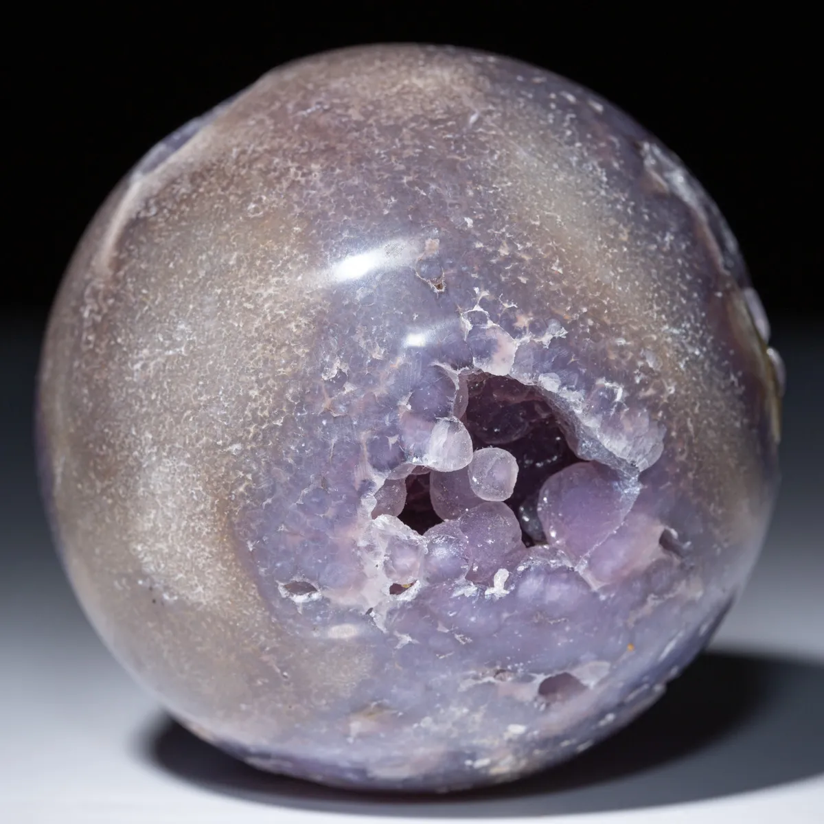 Sfera di calcedonio botroidale viola