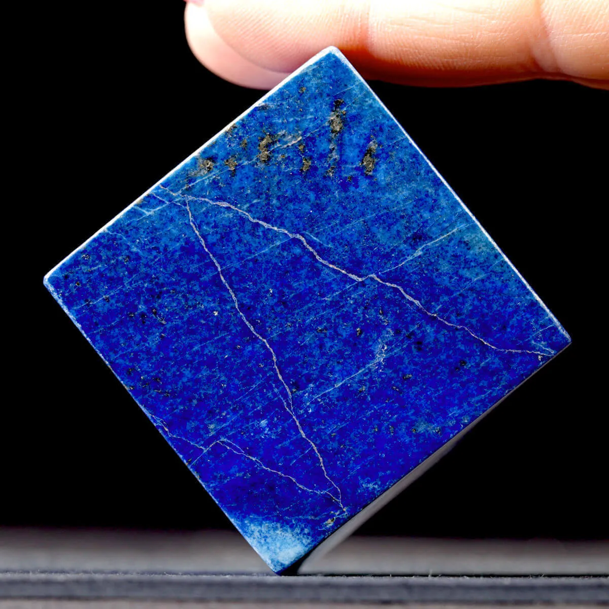 Cubo in Lapislazzuli – Intaglio Geometrico.