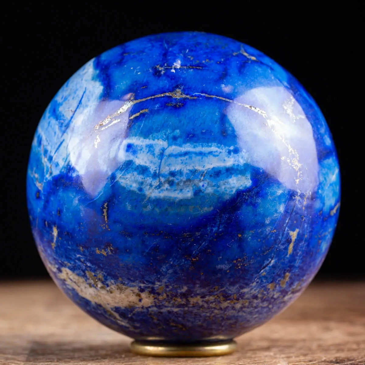 Sfera in Lapis: Eleganza Naturale.