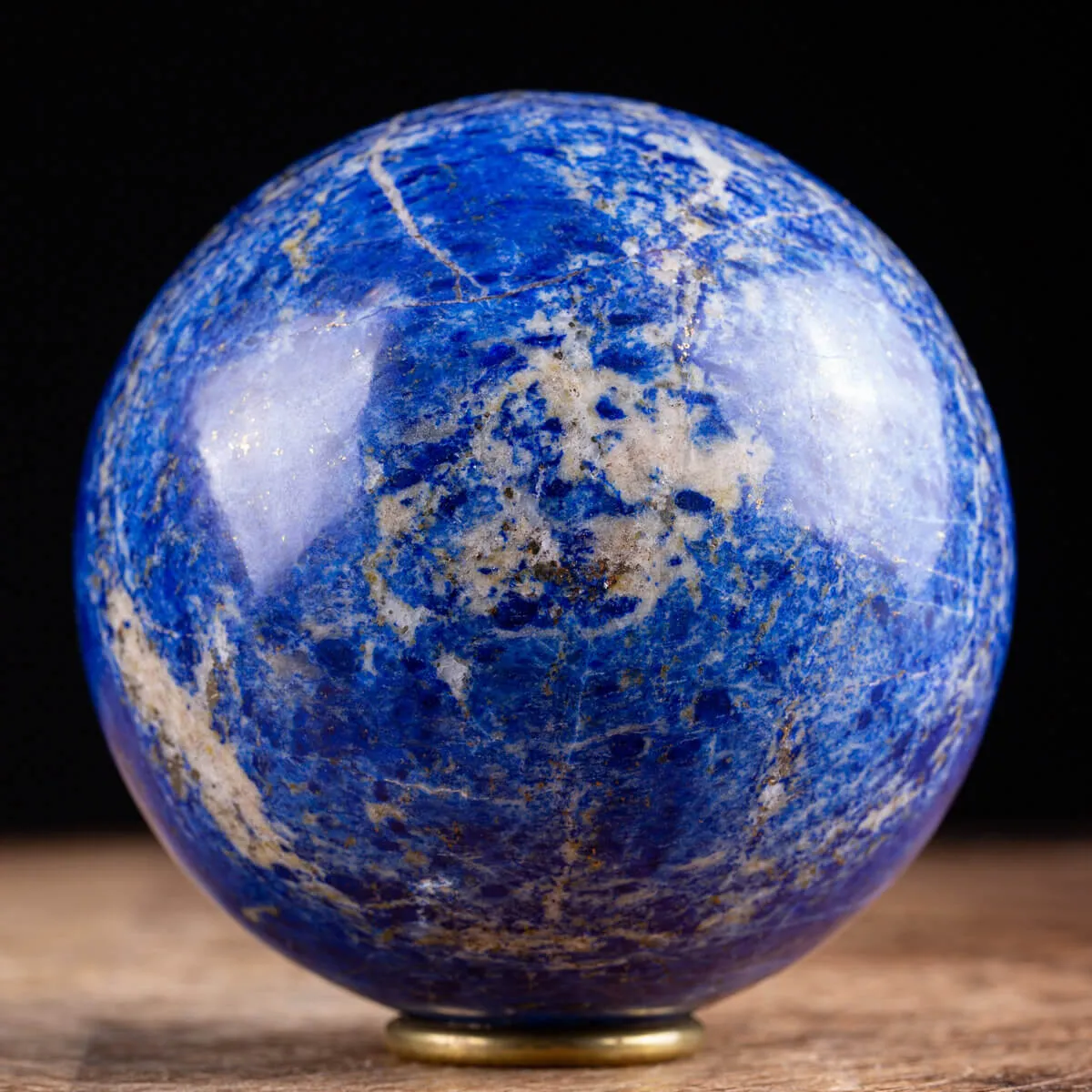 Sfera in Lapis: Eleganza Naturale.