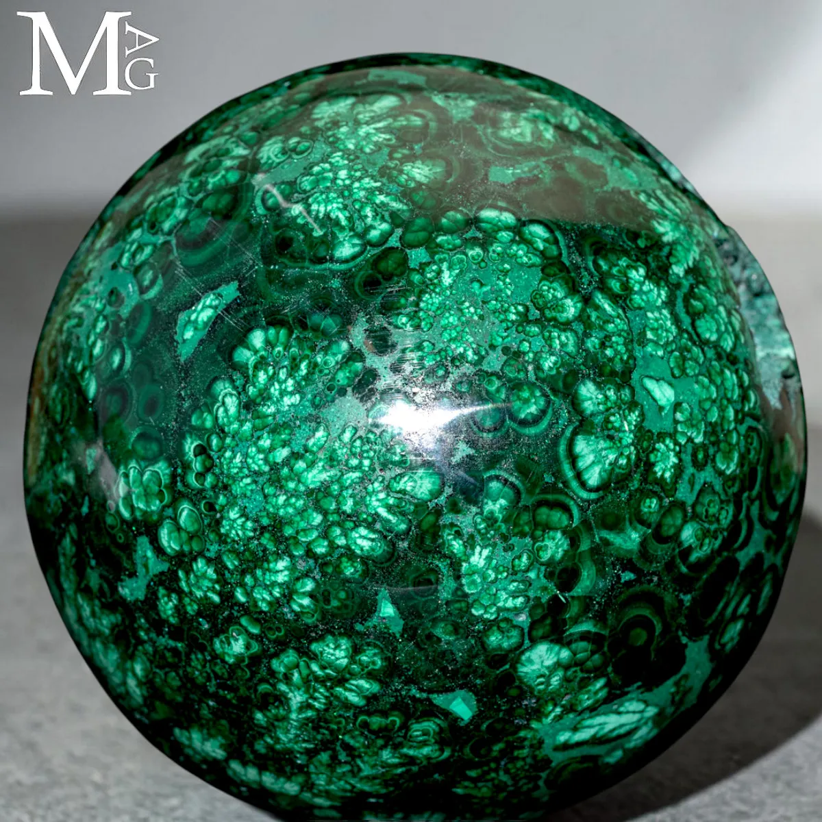 Sfera Malachite Naturale - Struttura Botroidale e Cavità Geodica.