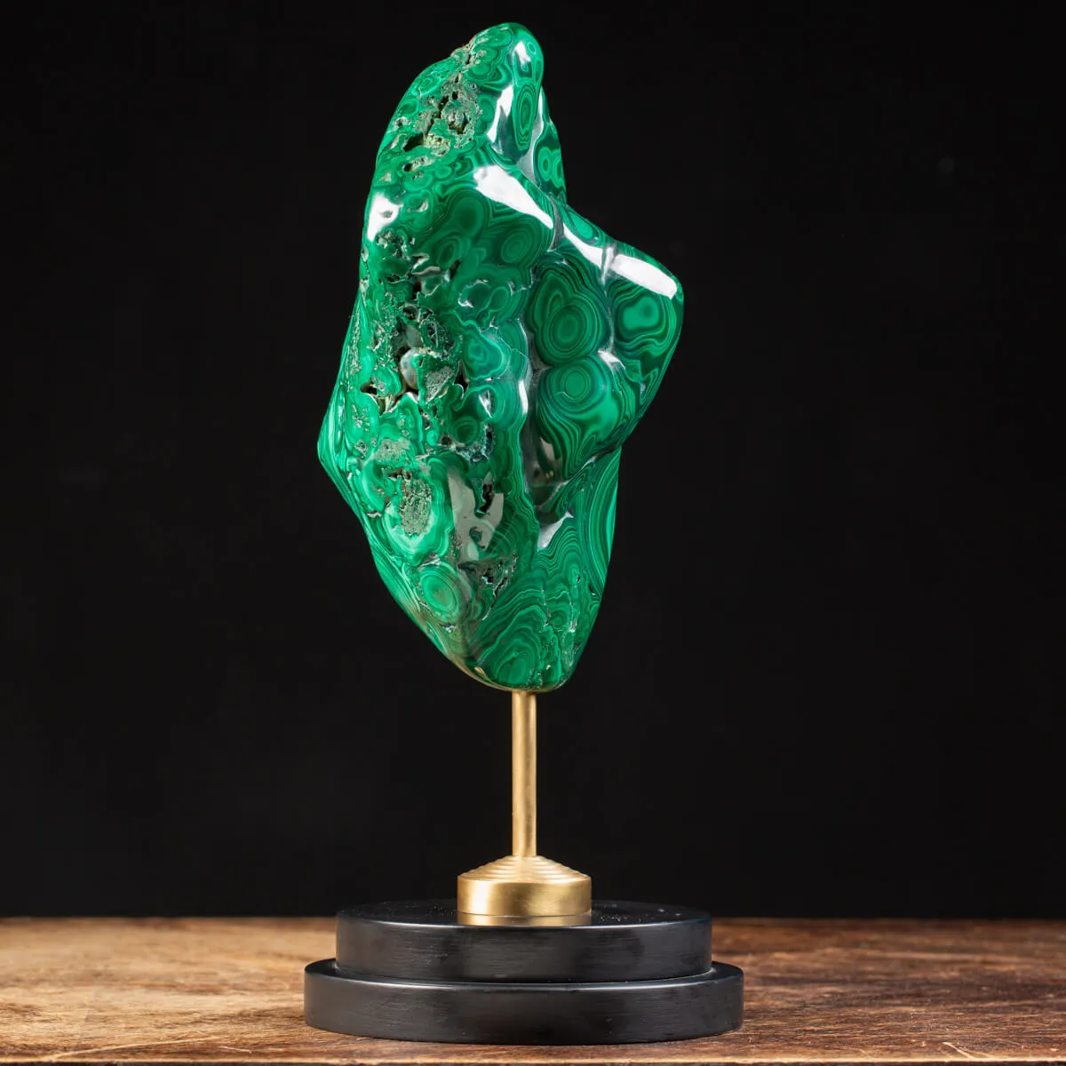 Malachite su piedistallo in legno e ottone
