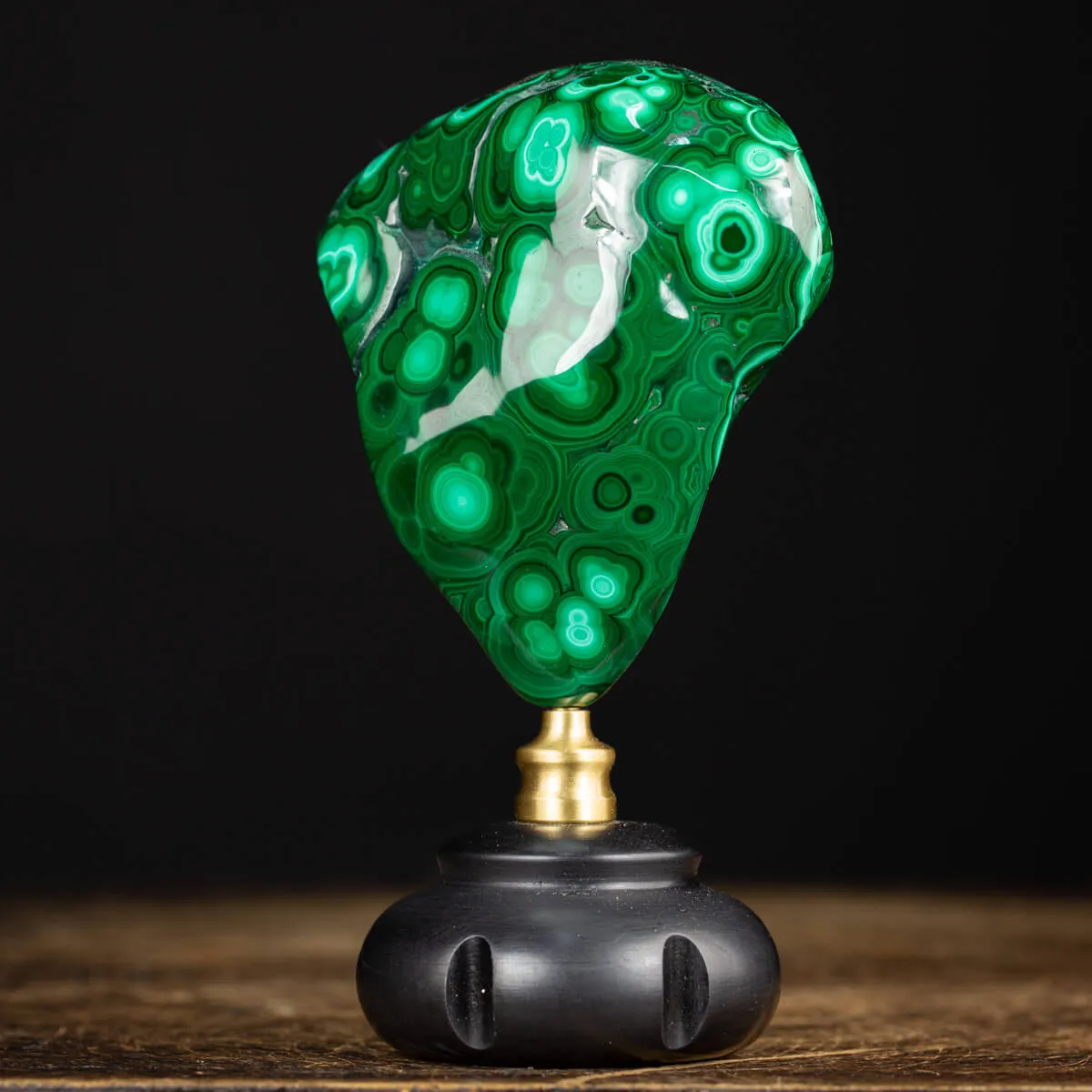 Malachite su Piedistallo in Ottone e Legno