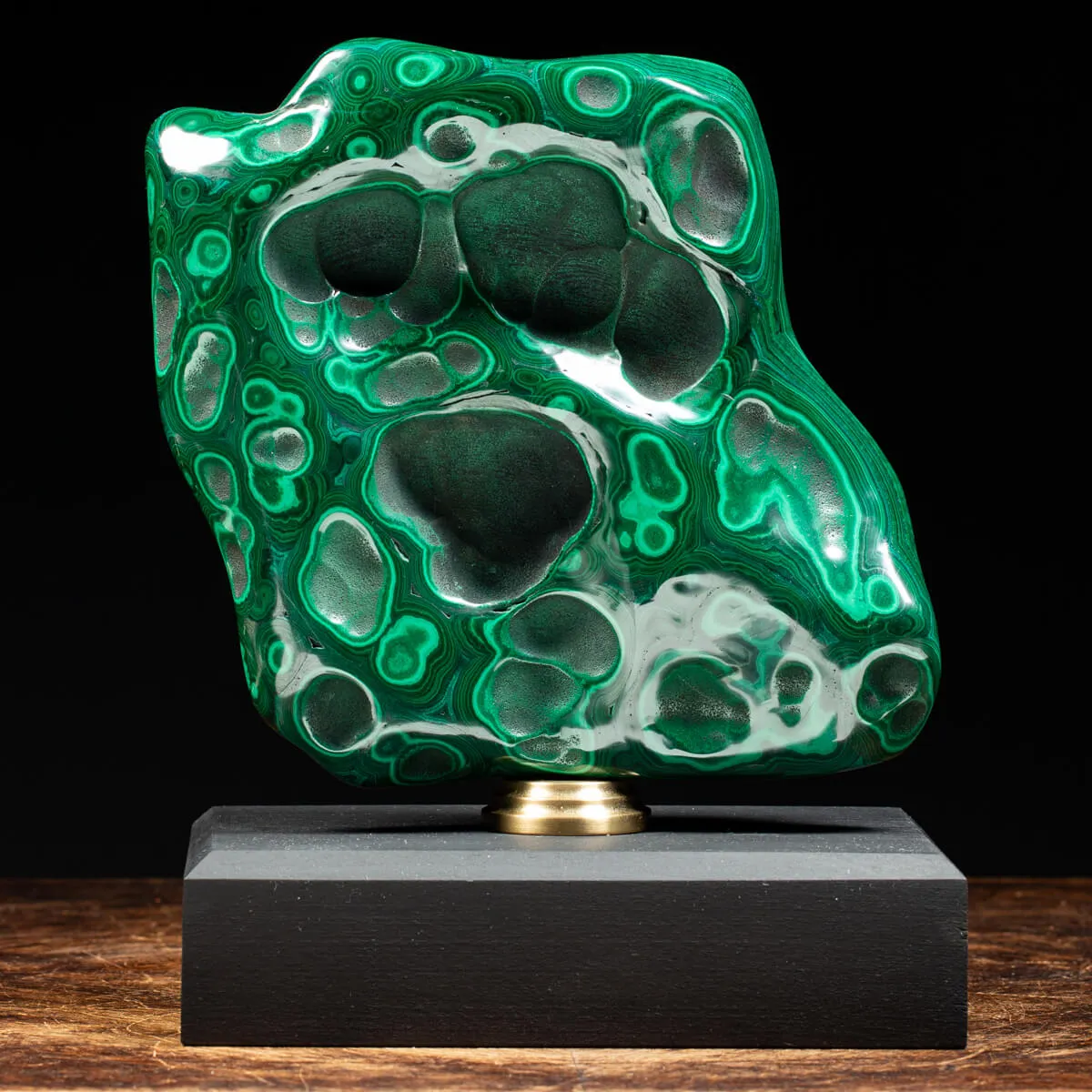 Malachite su piedistallo in legno e ottone