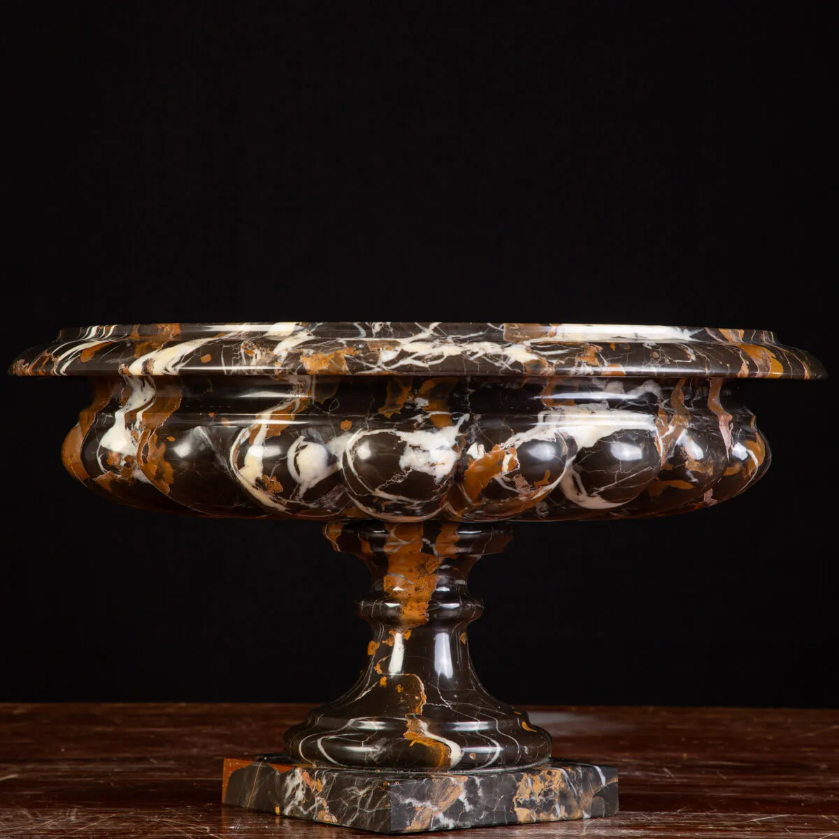 Vaso in Nero Michelangelo - Eleganza Intramontabile.