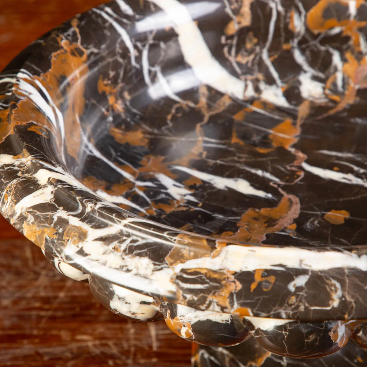 Vaso in Nero Michelangelo - Eleganza Intramontabile.