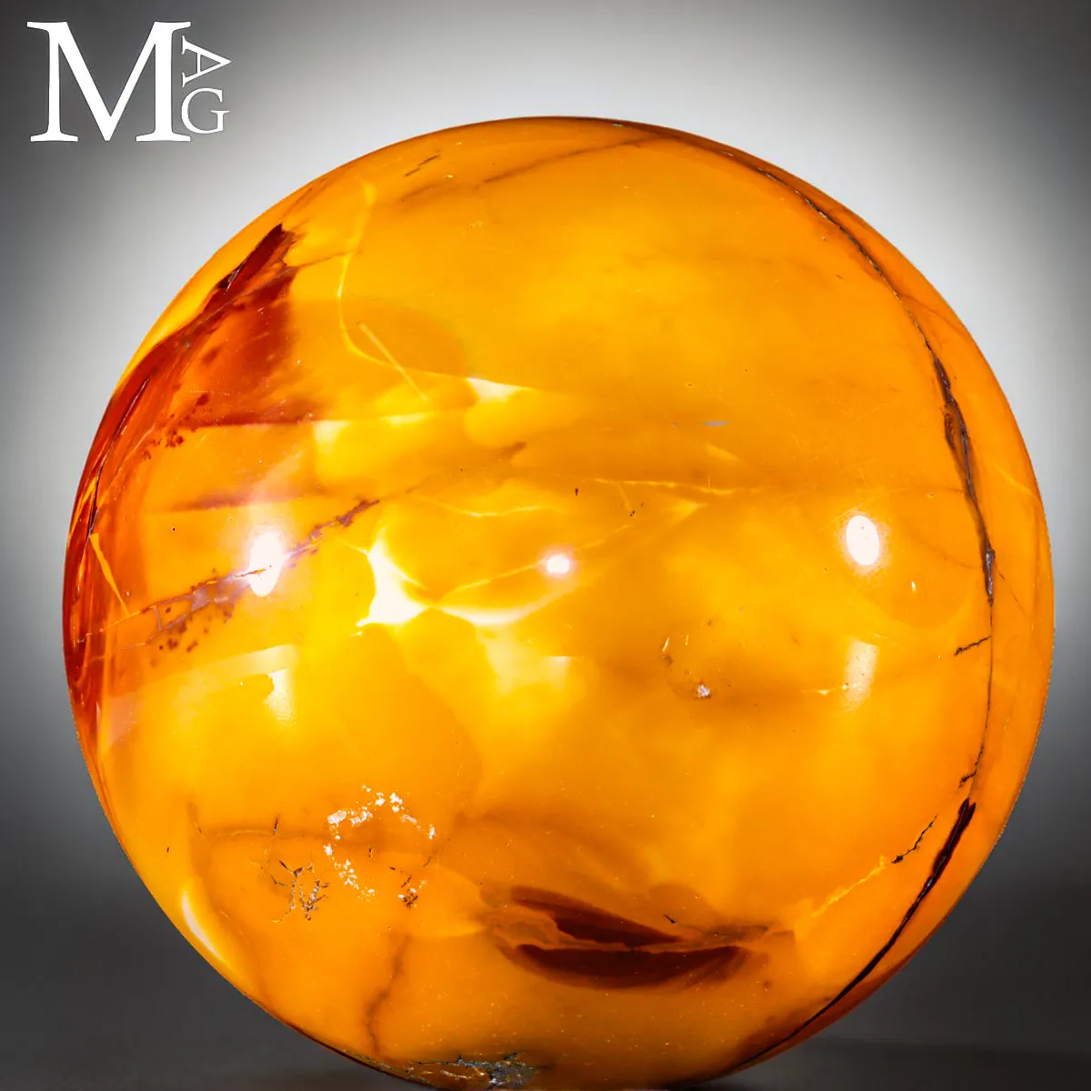 Sfera in Mookaite Australiana – Tonalità Dorate con Inclusioni Naturali.