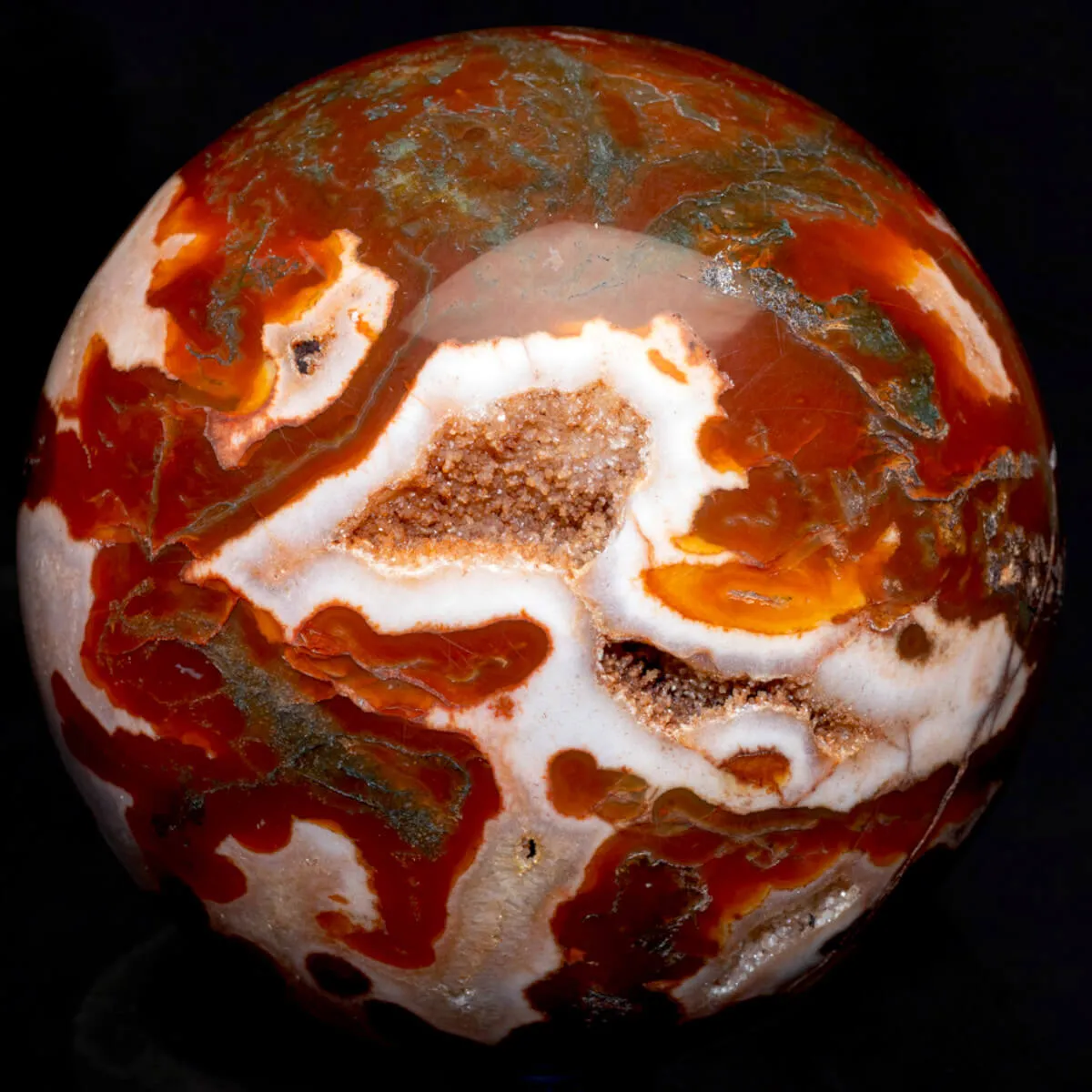 Sfera in Agata Muschiata Rossa con Cristallizzazioni di Quarzo.