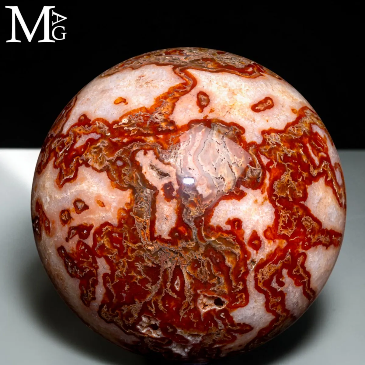 Sfera in Agata Muschiata con Cristalli di Quarzo.