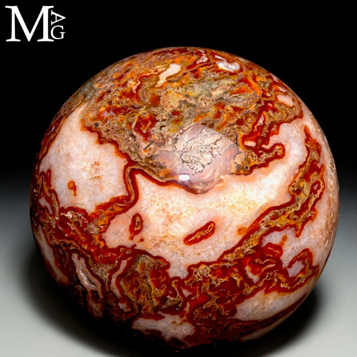 Sfera in Agata Muschiata con Cristalli di Quarzo.
