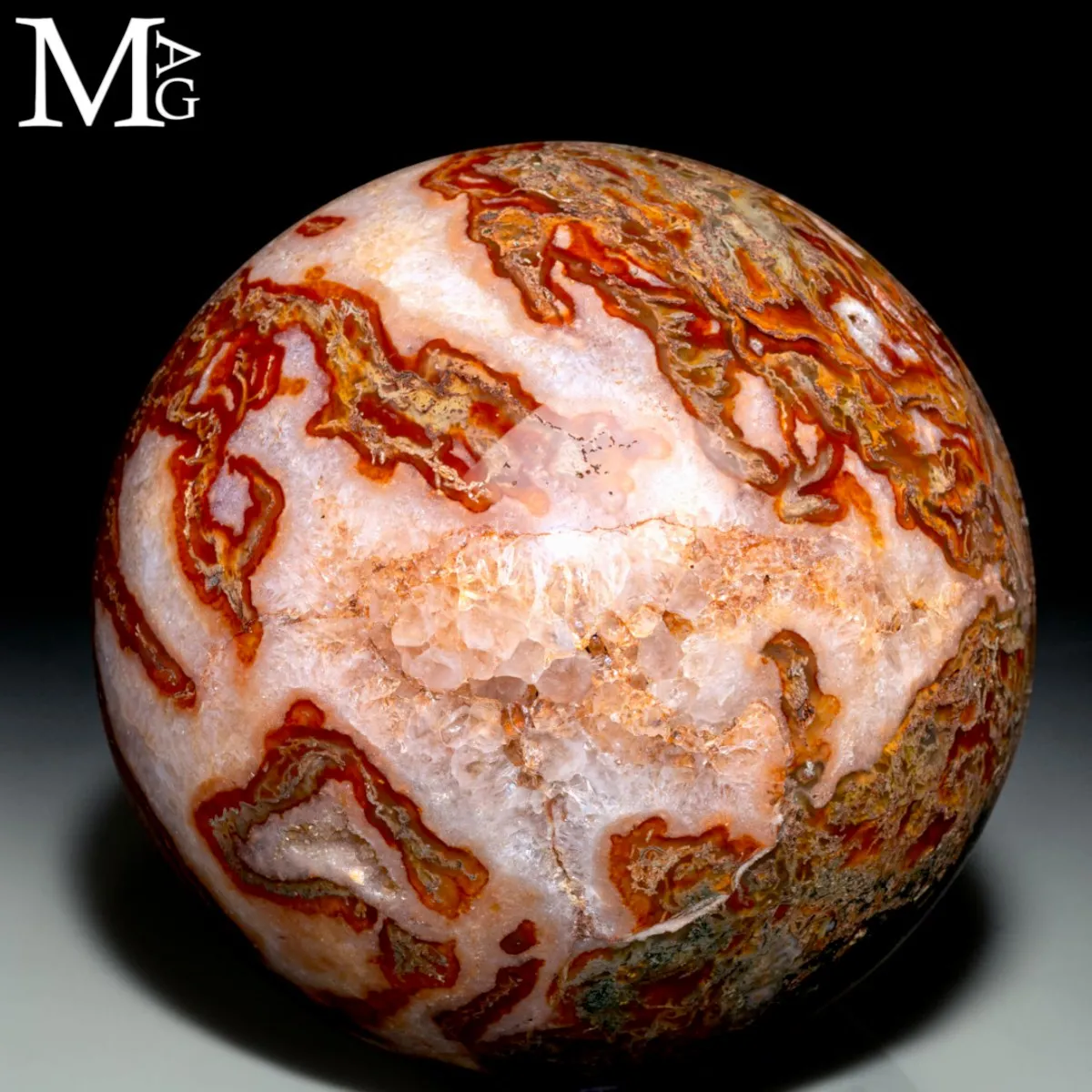 Sfera in Agata Muschiata con Cristalli di Quarzo.