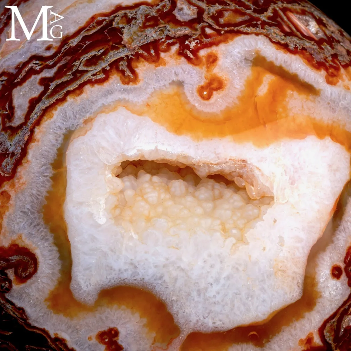 Sfera in Agata Muschiata Rossa del Madagascar