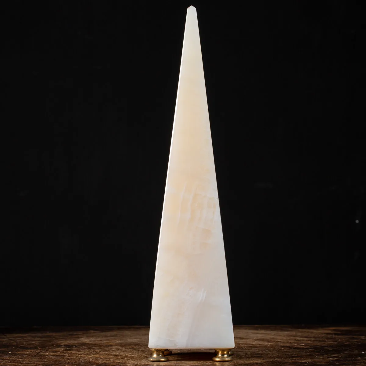 Obelisco in Onice Bianco