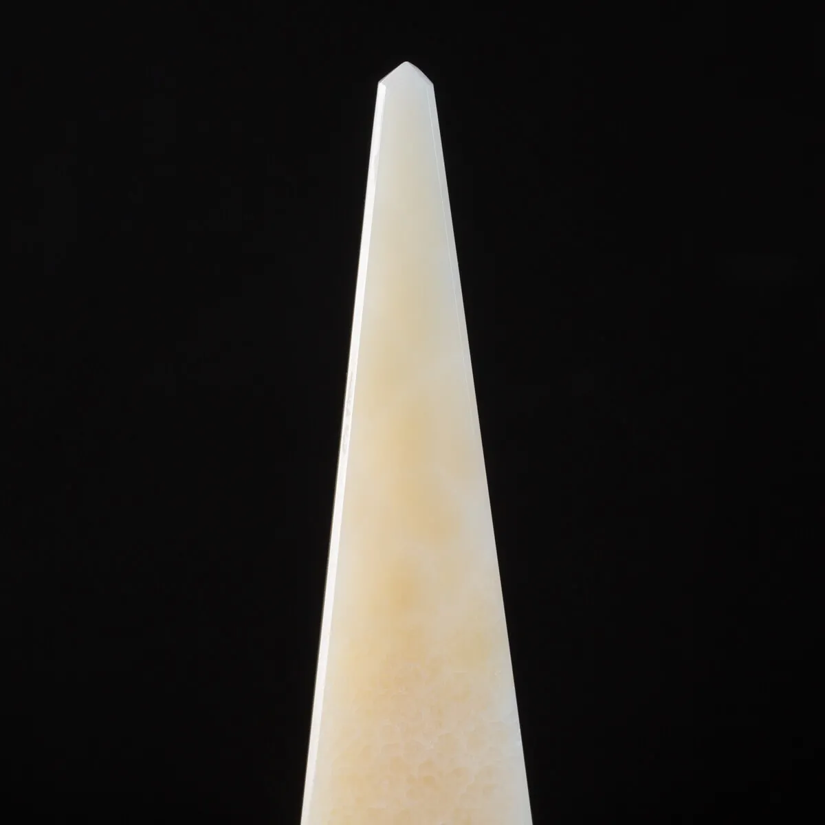 Obelisco in Onice Bianco
