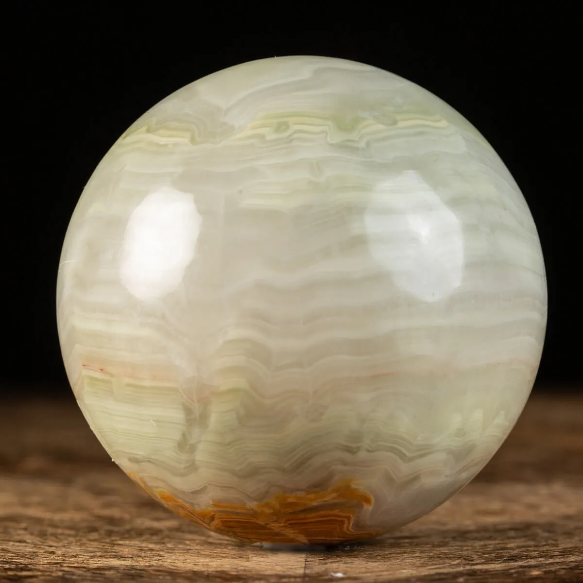Sfera di onice verde con bande.
